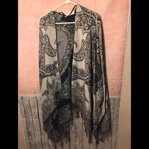 Abercrombie &Fitch women’s Shawl one Size